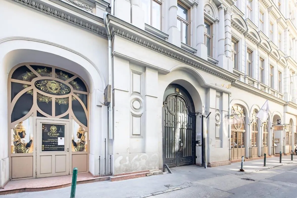 Extreme Central - New - Ac Studio Budapest 0*,